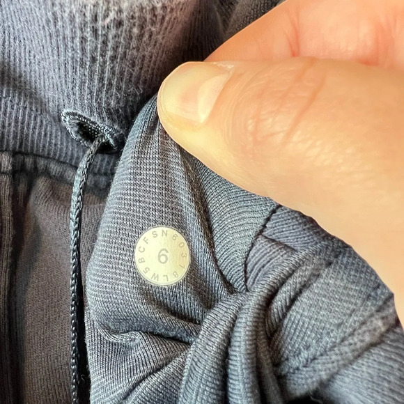 Lululemon women’s Warm Down jogger II size 6 - Picture 10 of 11